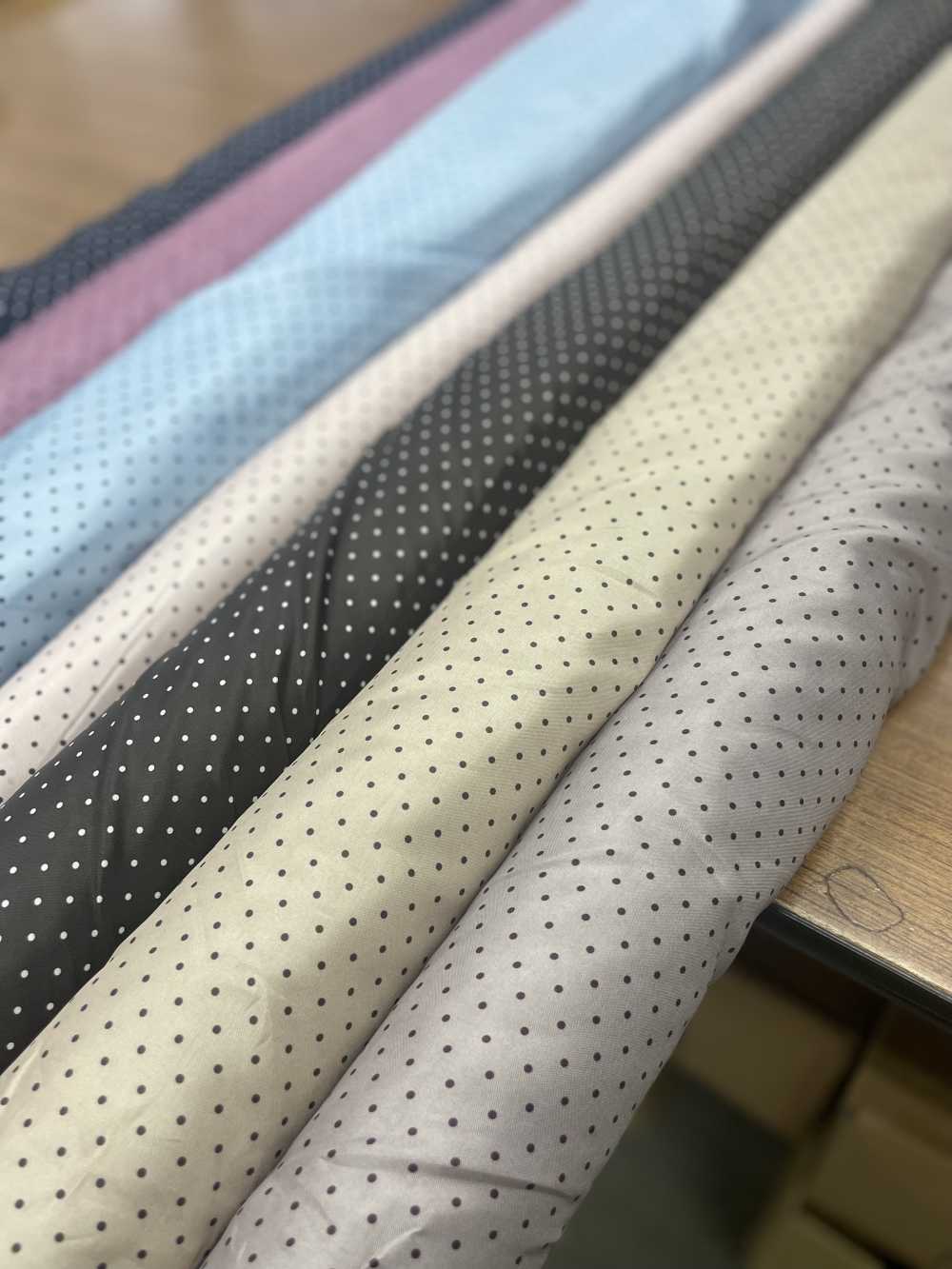 3696 بطانة بوليستر Fuji Silk منقطة [outlet]