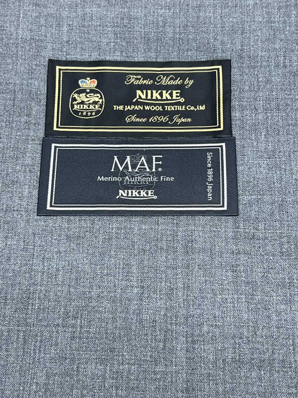896S2001-014 NIKKE Nikke MAF رمادي فاتح سادة[قماش] NIKKE