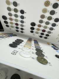 662 زر Giraffe من راتنج اليوريا بأربعة ثقوب[أزرار] Giraffe Buttons (Ayaori Button Industry) صور إضافية