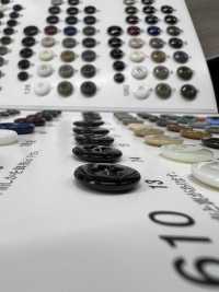 610 Giraffe زر مسطح بأربع فتحات من راتنج اليوريا[Buttons] Giraffe Buttons (Ayaori Button Industry) صور إضافية