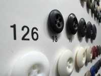 126 Giraffe زر من راتنج اليوريا بأربع فتحات ومطفي[أزرار] Giraffe Buttons (Ayaori Button Industry) صور إضافية